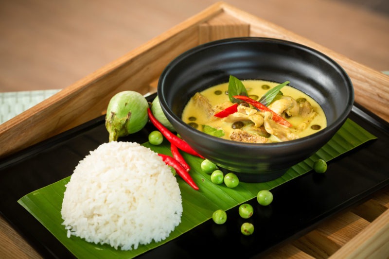 Kaeng Khiao Wan: Ikon Kuliner Thailand yang Mendunia